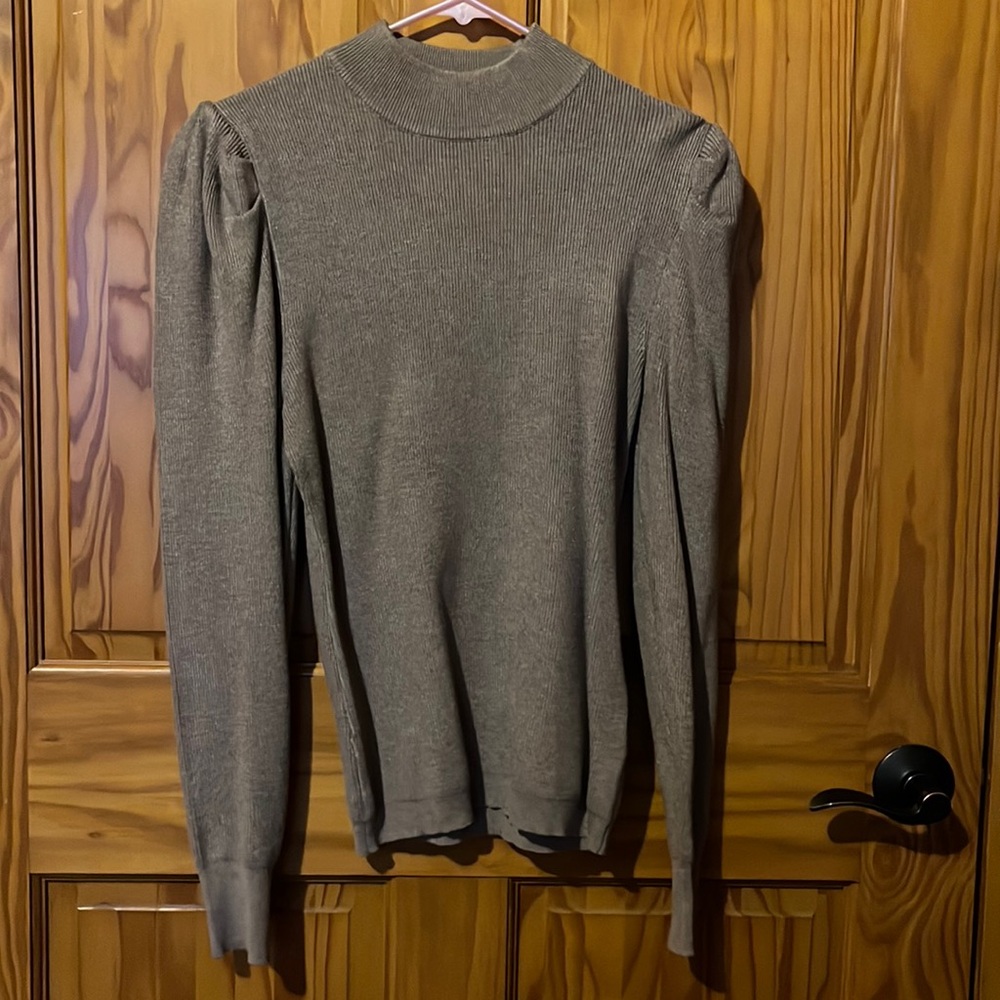 Cielo ruffled sleeve top